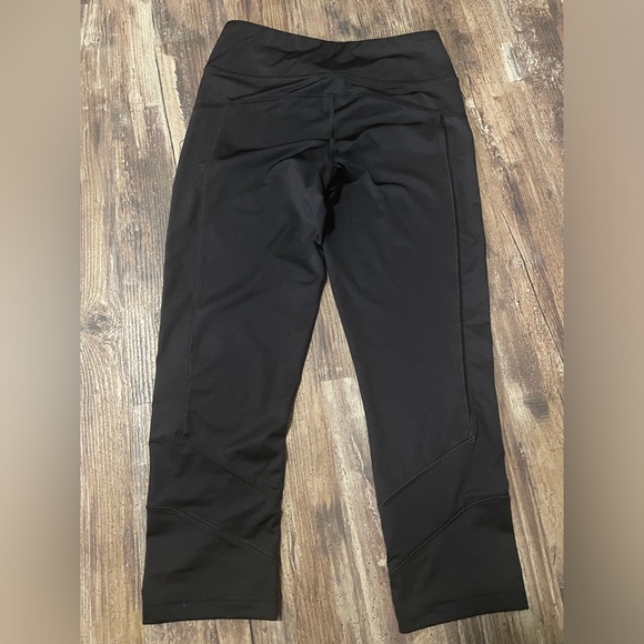 Exercise capris - Picture 3 of 3